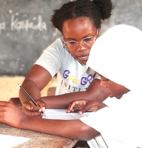 Naomy Kemei assessing a Grade 4 learner at Kiwegu